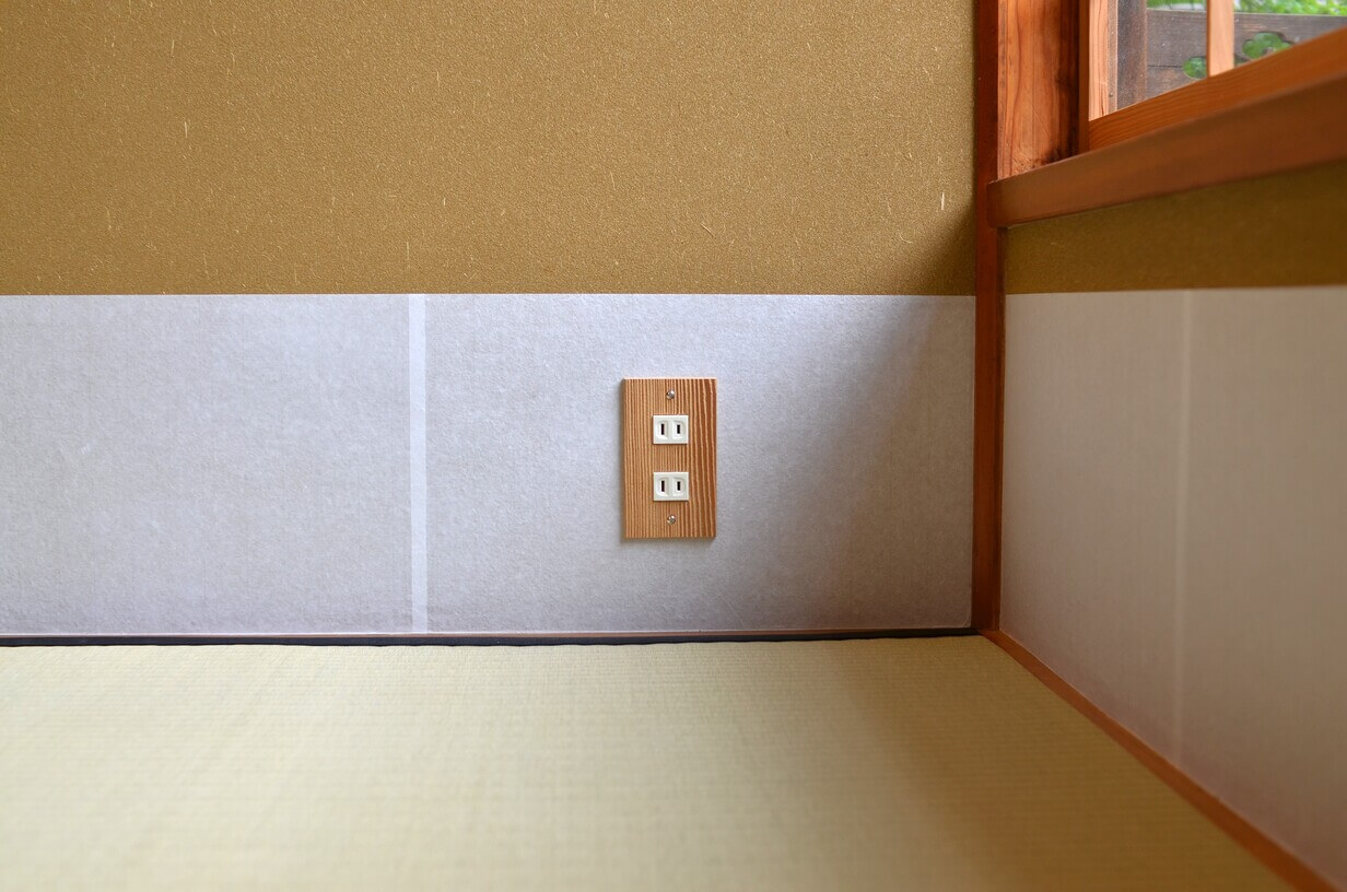 オリジナル制作の木製コンセントプレート