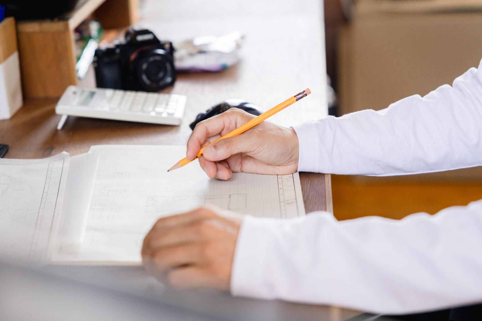 ヒアリング内容のメモを取る手元の画像